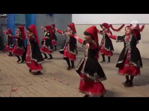 ხონში, დევნილ ბავშვებს საახალწლო საჩუქრები გადაეცათ /MTAVARI/