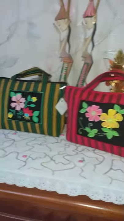 Tas Tangan Kain Lurik Cantik dengan Bunga Bordir Aplikasi dari Kain Perca
