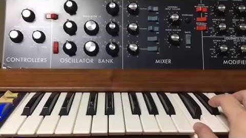 KORG monologue vs MOOG minimoog Voyager+Model D