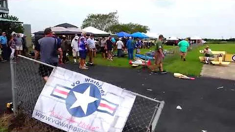 B-17 crashes into fence - video taken after incident