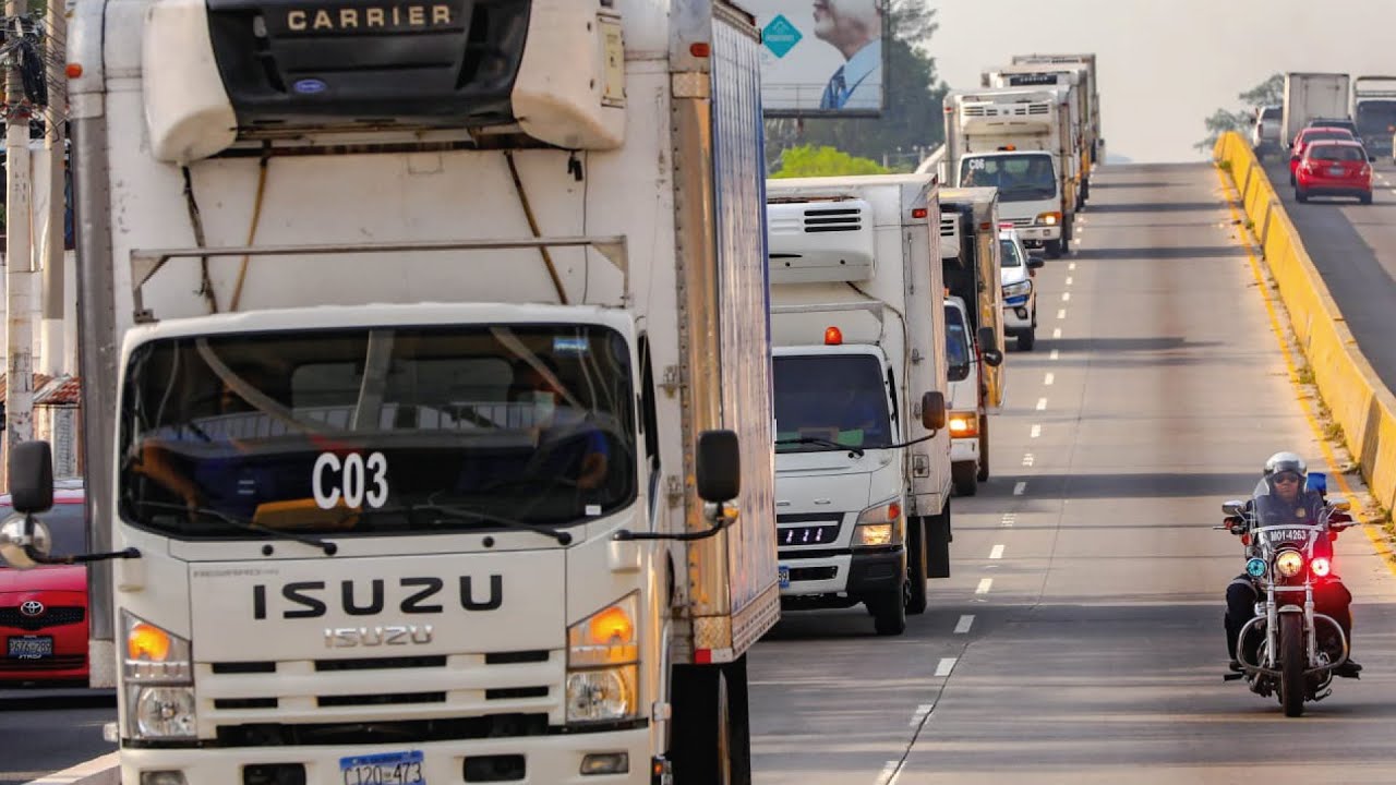 Camiones con 34,000 vacunas anti-COVID-19 donadas por El Salvador ya van ha...