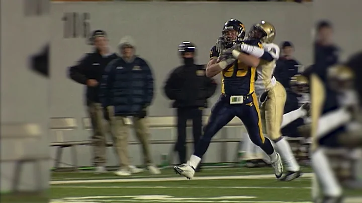 2005-07 | Owen Schmitt Rumbles Through Defenses