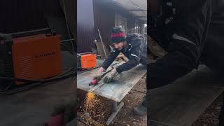 Режет металл - что надо! UNO Plasma 50 #foxweld #welding #резкаметалла #сварщик #сварка #металл #топ