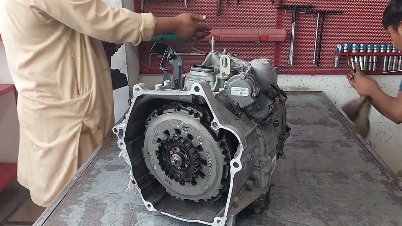 Honda Vezel auto transmission gearbox. We disassembled the complete gearbox, inspected every part