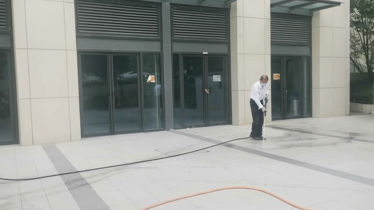 Hybrid Small Street Washer Vehicles Work in Commercial Office Areas