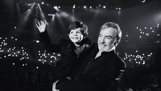 Neil Diamond Interrupted the Concert to Honor a Deceased 7-Year-Old — The Moment Moved Everyone