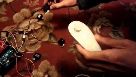 Servos controlados por nunchuck