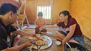After a tiring day at work, Thu's whole family enjoyed a delicious meal together.