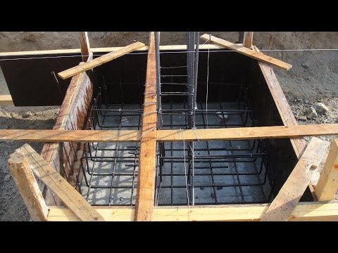 فيديو: استبدال الأساس: كيفية استبدال قاعدة الكتلة أسفل منزل خشبي قديم بأكوام لولبية مع البناء ، وخيار تحويل قاعدة الوبر إلى قاعدة شريطية
