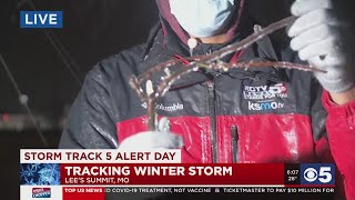 Mixture of snow, rain, sleet creates wintry mix across Kansas City