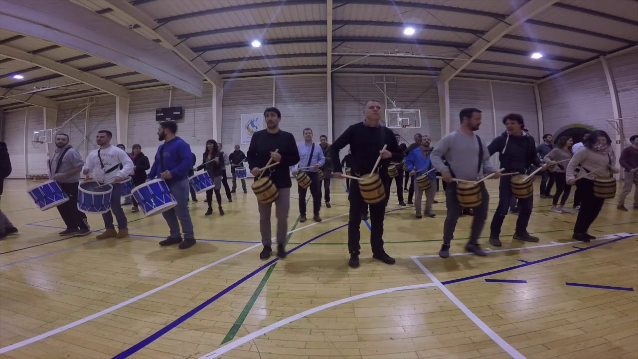 Gallos Tamborrada. (Ensayo)