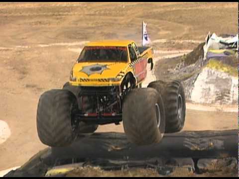 Monster Jam - Wrecking Crew Freestyle - Minneapolis, MN - 1.23.10