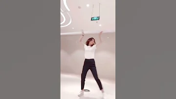 美女热舞类 