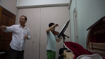 Right hand shape of playing violin