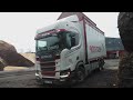 Trångt? Scania flisbilen tippar ändå!!! (video spegelvänd)