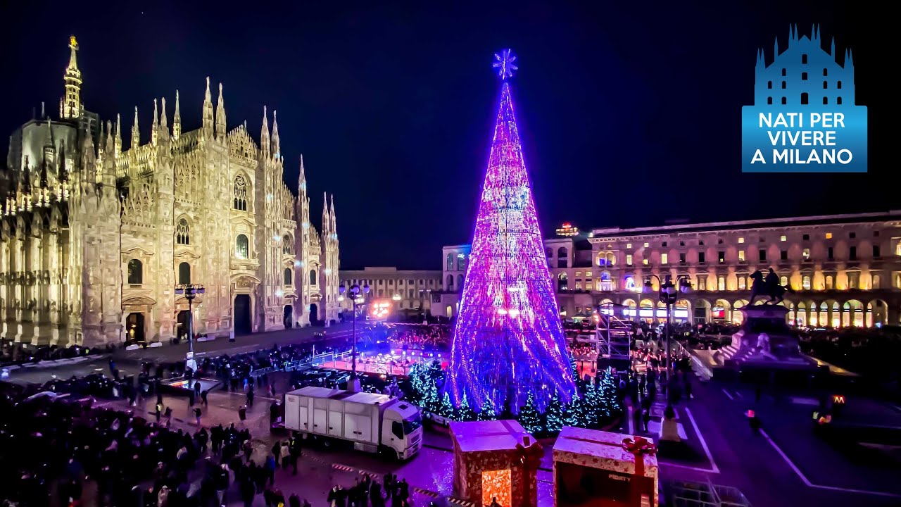 Foto Di Milano A Natale.Il Momento Dell Accensione Dell Albero Esselunga In Piazza Duomo A Milano Youtube