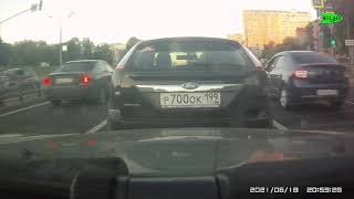 Ford Focus Р 700 ОК 199 Rus толкается задом | Москва Большая Черкизовская 22 (2021.06.18 20.53)