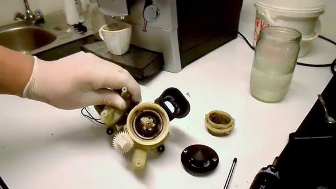 DeLonghi Perfecta 5500 nemele kávu - YouTube