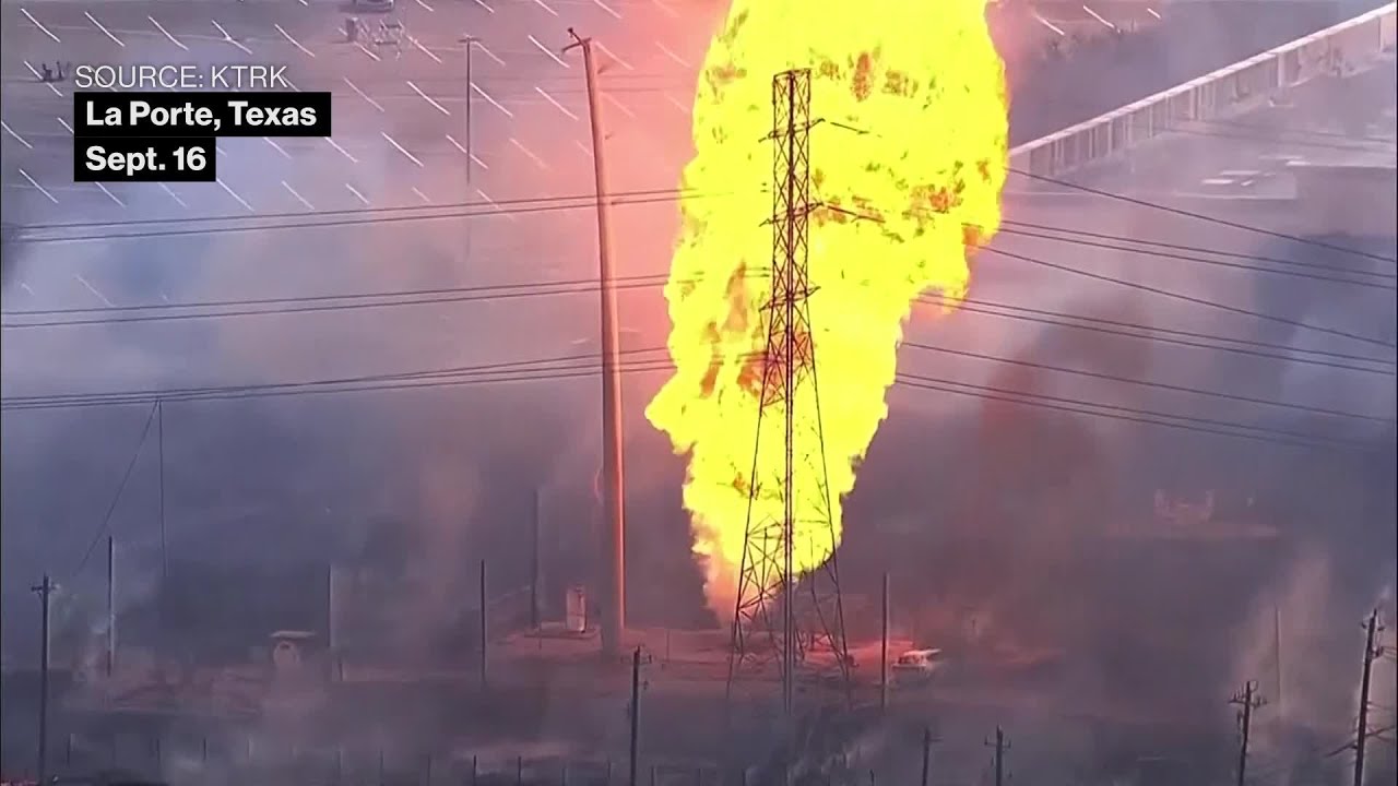 Massive Pipeline Fire Forces Evacuations Near Houston - YouTube
