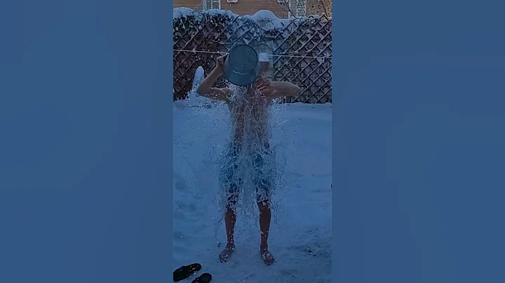 70-year-old Siberian does THIS at - 35°C/-31°F Ice bath in the coldest place on Earth, in Siberia