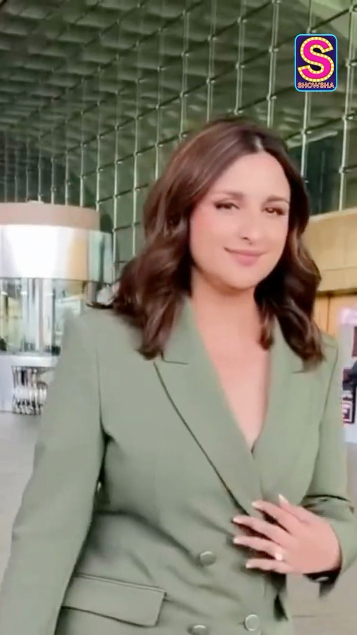 Parineeti Chopra Unleashes Her Inner Child At The Airport With Her Playfulness And Her Charm | N18S