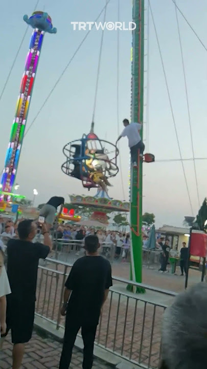 Riders suspended in the air as cable snaps at Chinese theme park
