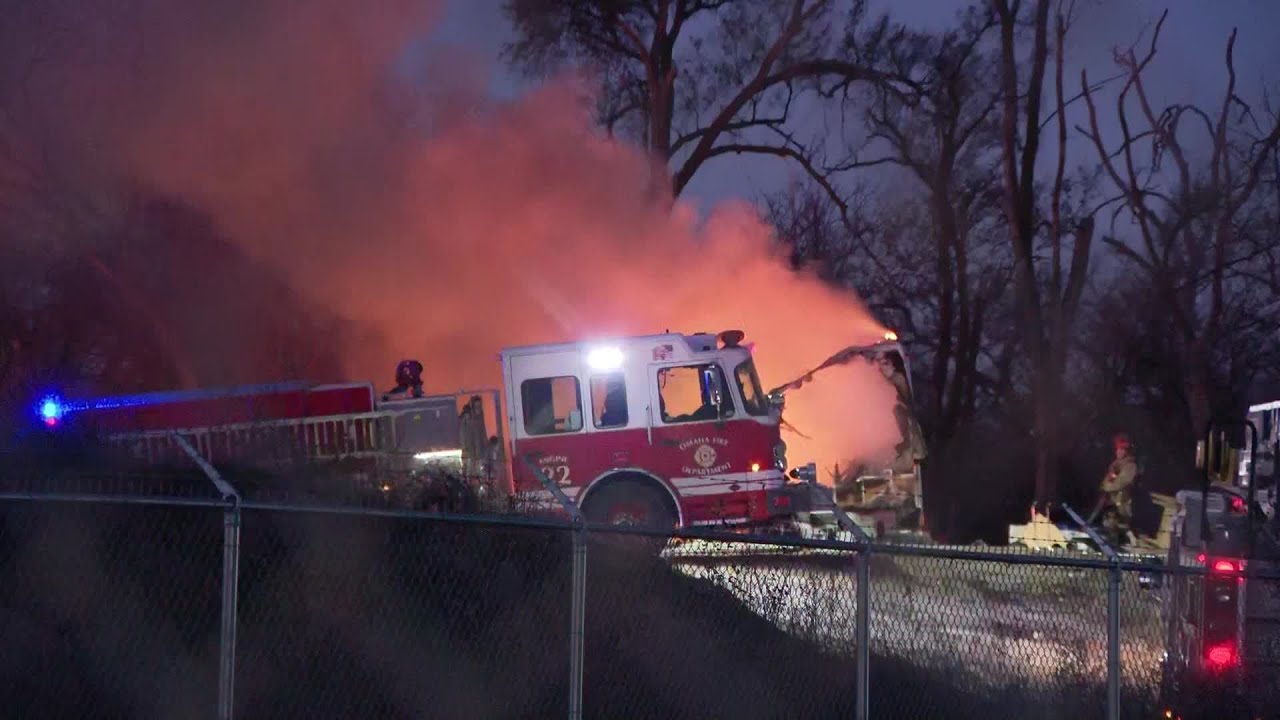 Crews respond to fire in a trailer in north Omaha - YouTube