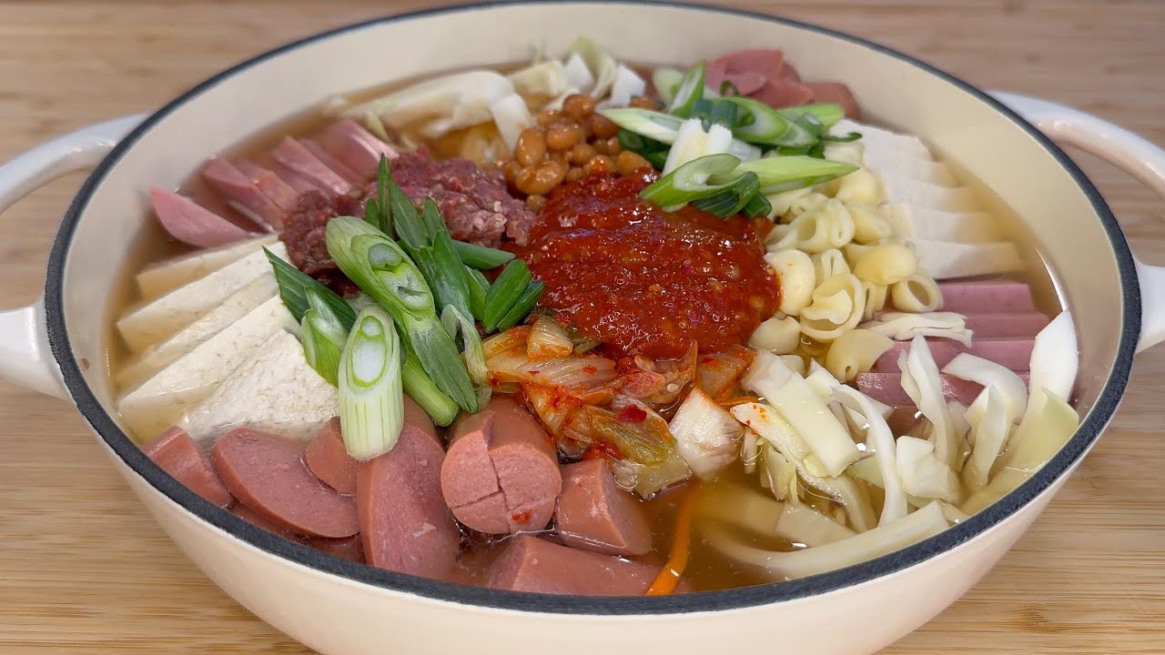 [K-FOOD] Korean Army Stew (Budae Jjigae) | Perfect choice for chilly weather (ft. Macaroni & Kimchi)