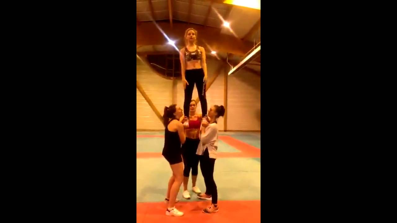 Prone Rocking Stunt Cheerleading prône stunt - YouTube