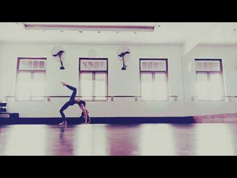 My crazy yin yoga teacher in Sri Lanka - Jessyca Eve