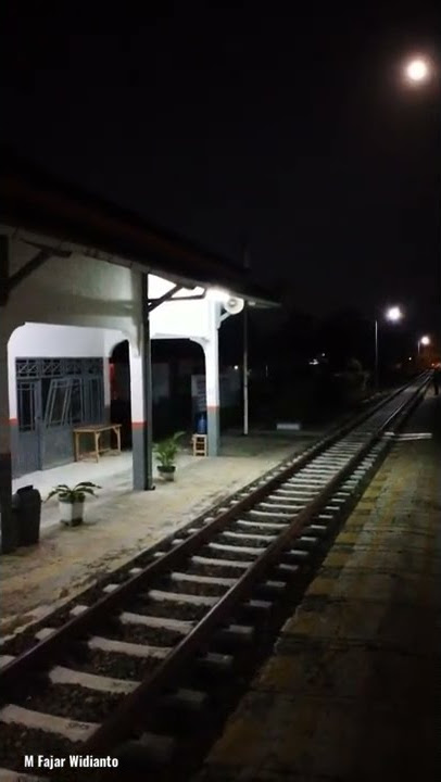 Download lagu Suara Syahdu Bel Genta bercampur musik Keroncong Ditepi Sungai Serayu di Stasiun Cipari