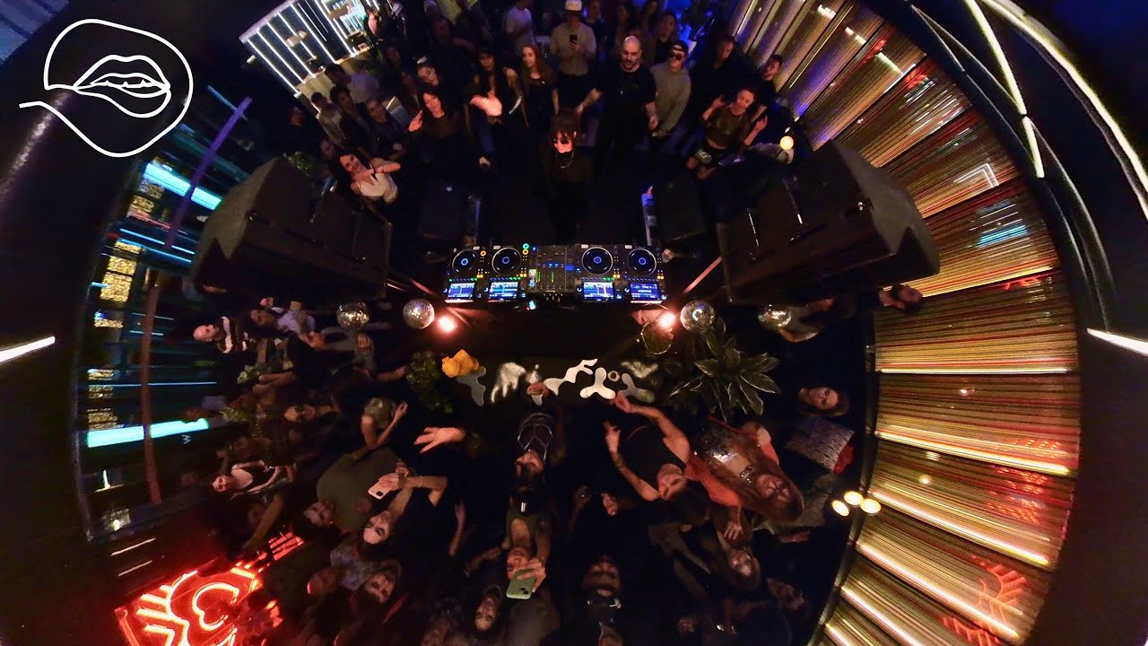 Ver Sinca - Live from W Hotel, Montréal | Silver Lines EP Launch Party no YouTube Ver Sinca - Live from W Hotel, Montréal | Silver Lines EP Launch Party no YouTube