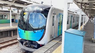 西武40050系40159編成が回送電車として警笛を鳴らして小手指駅3番線を発車するシーン（回12M）2023.8.7.9:53