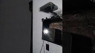Projetor Wimius k9 com seus 450 ansi lumens, é uma excelente opção com baixo custo