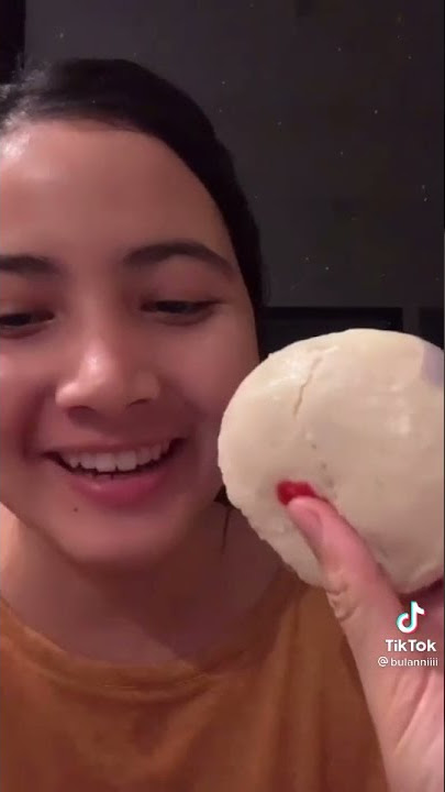bulan sutena makan bakpao montok