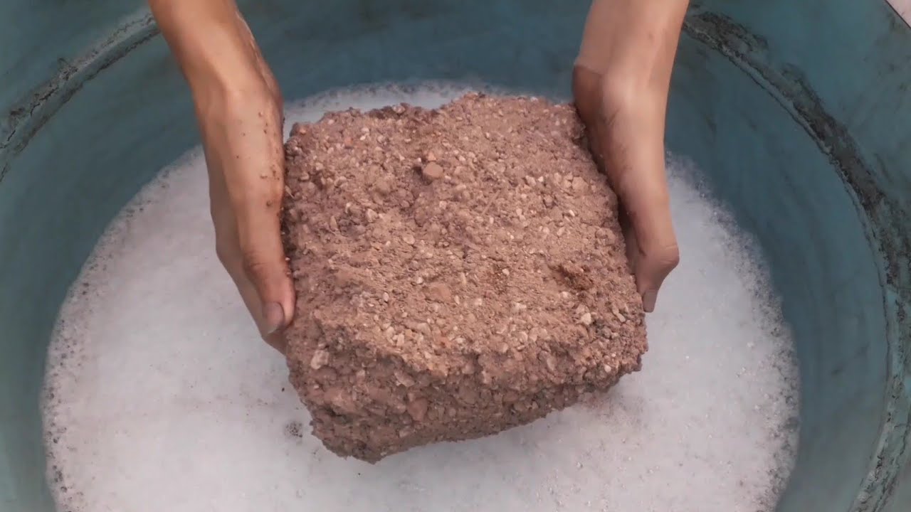New video🤍☑️💯brown gritty dirt dusty blocks crumbling in foamy water+dry tub asmr crumbling🤩💦🖤