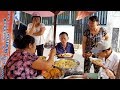 Kỳ Lạ Quán Ăn Không Giống Ai Của Dì Gái Chỉ Bán 2 Tiếng Hơn 30 Năm Trong Hẻm Sài Gòn