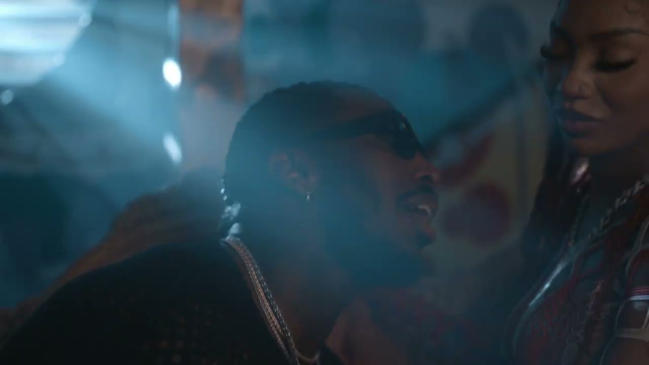 Run Run Run (Official Music Video) auf YouTube ansehen Run Run Run (Official Music Video) auf YouTube ansehen