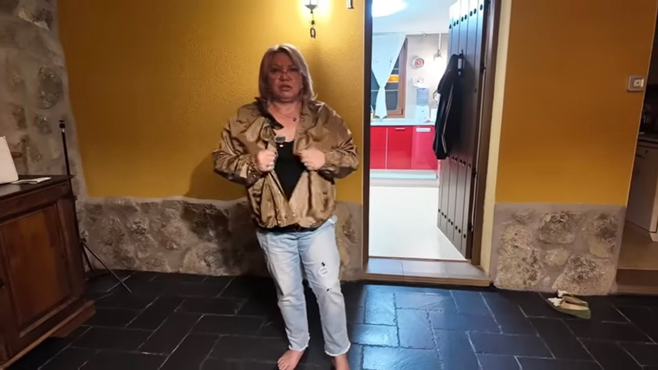 Срочно вызвать скорую . Мои золовки просто лопнуть могут , меня просто достали. 