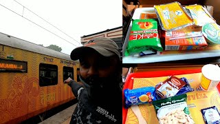 Ahmedabad to Mumbai | IRCTC TEJAS EXPRESS | Super Premium train | Food Food and Food