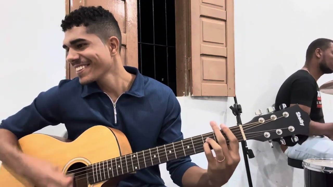 TOCANDO DE OUVIDO NA IGREJA