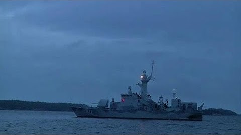 Russian submarine search enters "new phase"