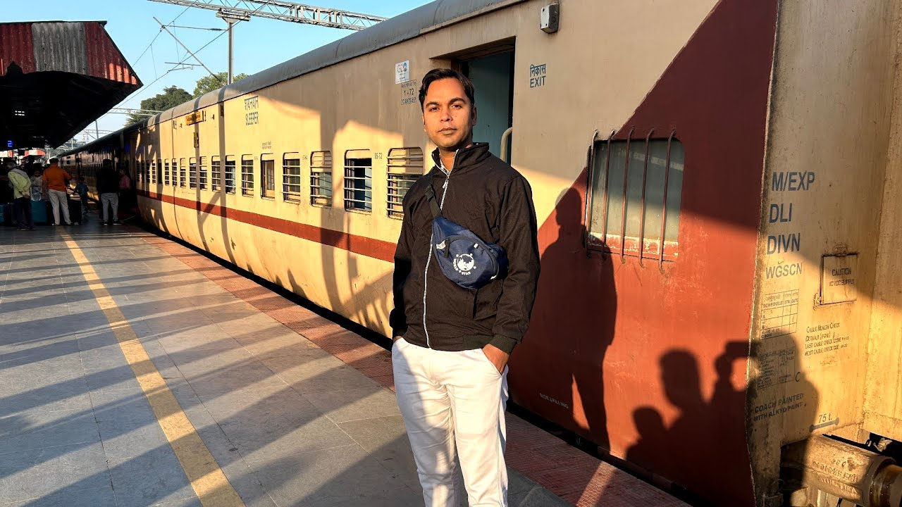 Amritsar Dehradun Express Late Night Train Journey || 14632 ASR DDN ...