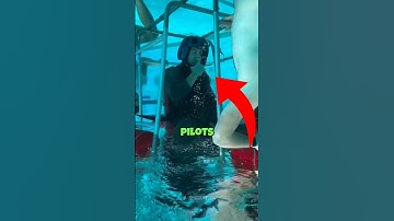 Hij trainde om te ontsnappen uit een zinkende helikopter... en het is angstaanjagend 😳🚁