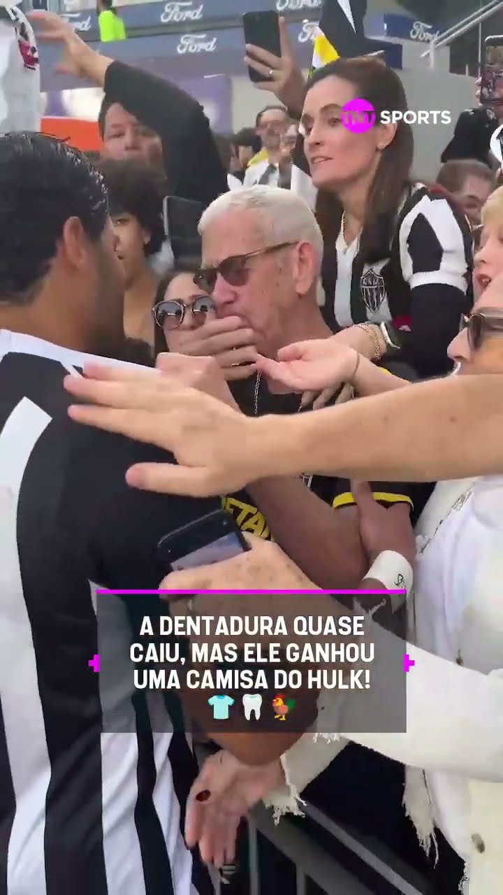 O HULK É HUMILDE DEMAIS ?? Ele foi atender os torcedores e entregou a camisa pro senhor #shorts