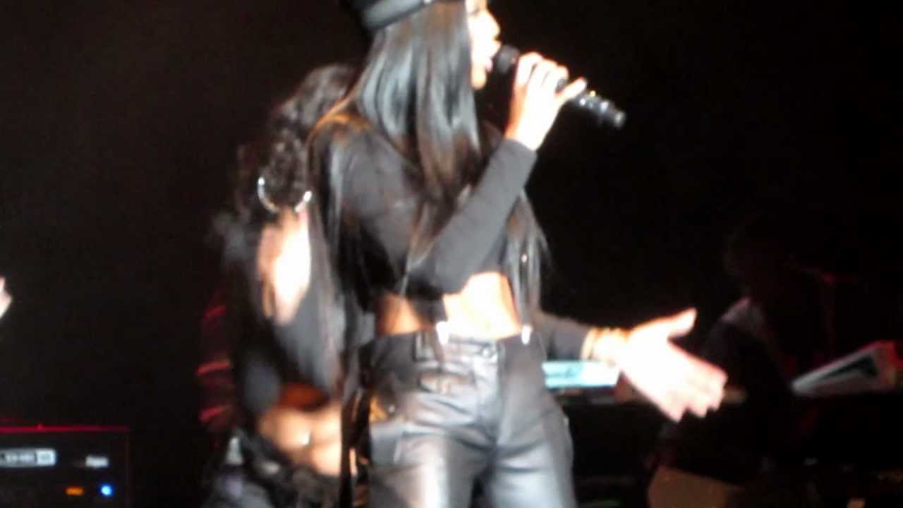 Brandy Performs Full Moon (Part 1) Live @ Best Buy Theater New York 10-15-2012