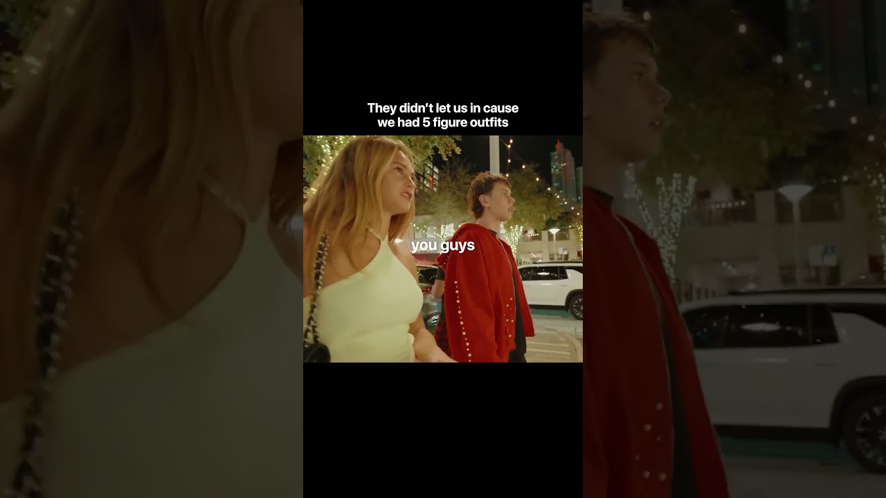 Нас выгнали из бара, потому что наши наряды были слишком крутыми! 🔥🤣