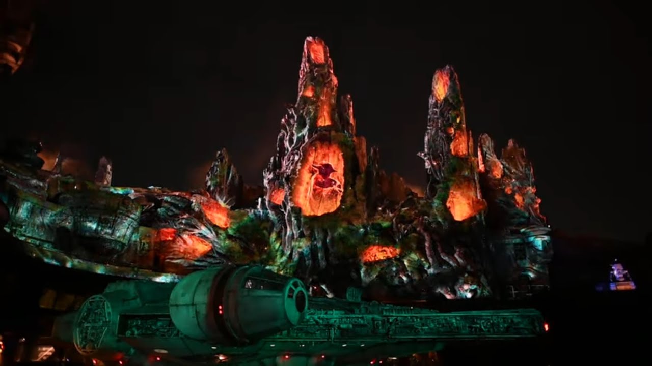 Shadows of Memory — Disneyland’s New Star Wars Projection Show in STUNNING HD