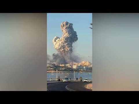 Video Esplosioni in una fabbrica di fuochi d'artificio, danneggiate alcune case vicine