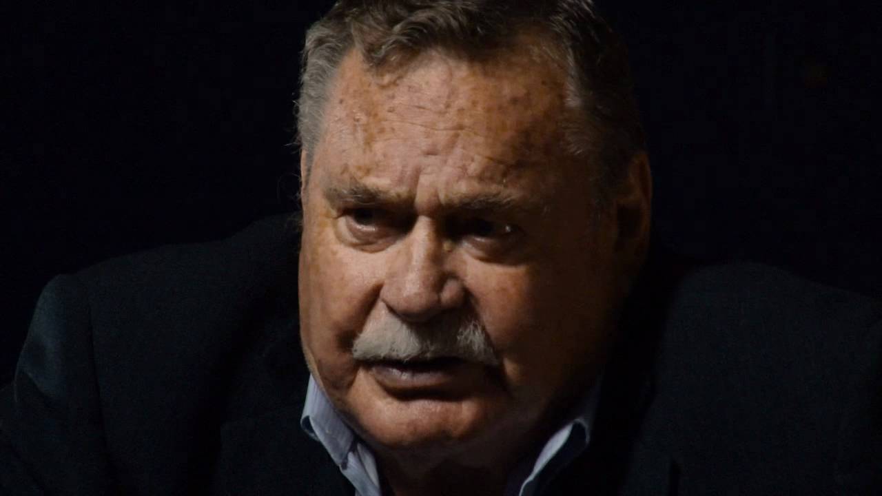 Ron Barassi on the Melbourne Blazer - YouTube